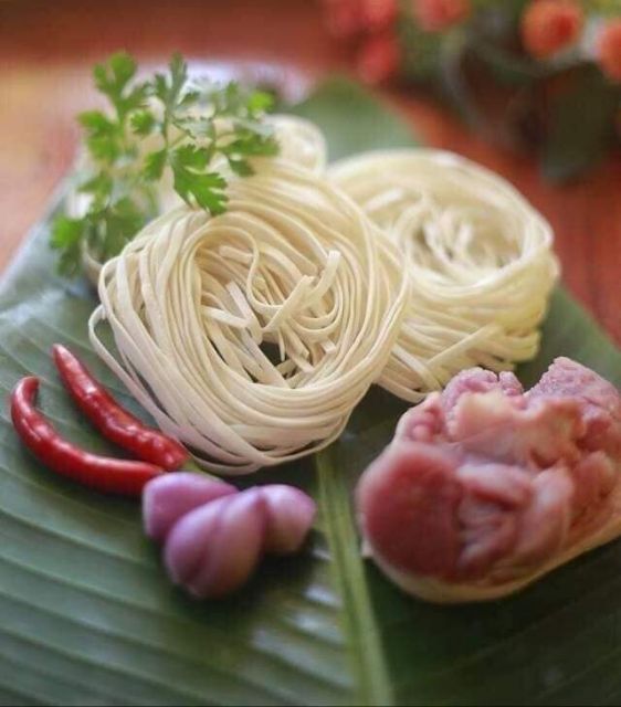BÁNH CANH BỘT MÌ KHÔ HUẾ