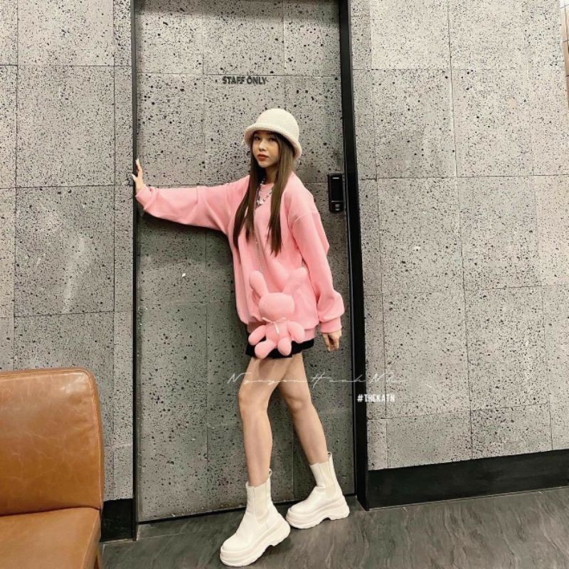 Áo sweater kèm thỏ bông