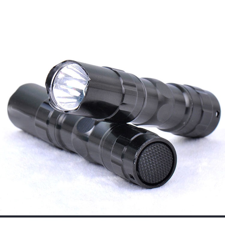 Đèn Pin bao gồm pin kèm hộp và dây