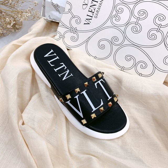 𝐑ẻ Sale SALE <3 Sale Hot | Trợ Giá | Dép valentino đế bánh mỳ viền đinh super fullbox . ! New * ' . .