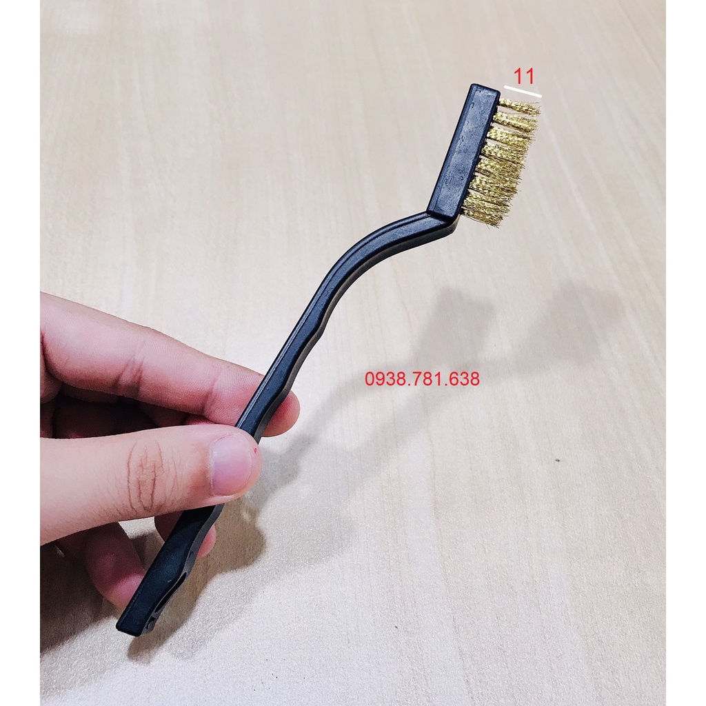 Bàn Chải Cán Nhựa Cong Nhỏ Đồng