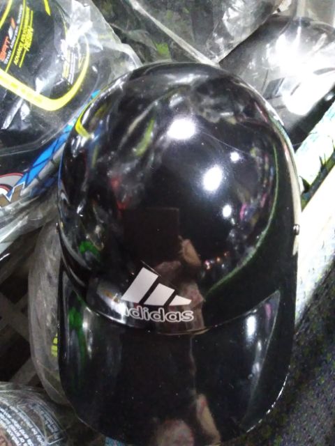 Mũ bảo hiểm thời trang lưỡi trai rẻ màu đen