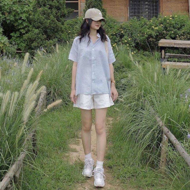 Set bộ áo xẻ kèm quần sooc kaki trắng Nhungkudostore mùa hè dành cho nữ