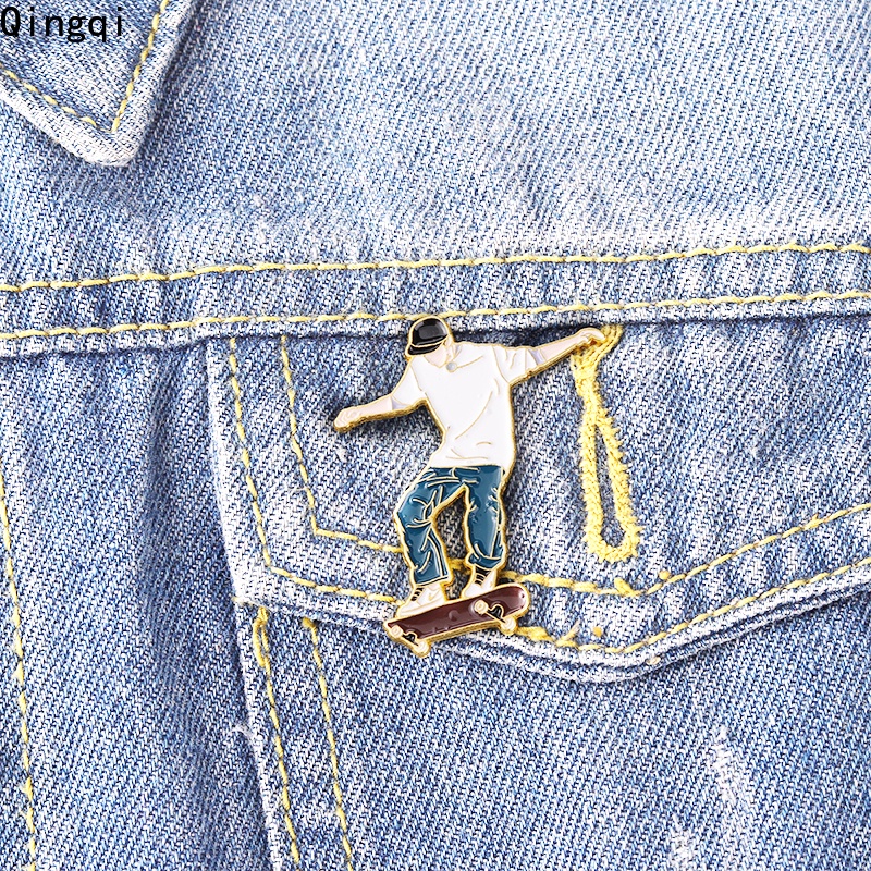 Ghim cài áo MISS ZOE hình chàng trai trượt ván thời trang