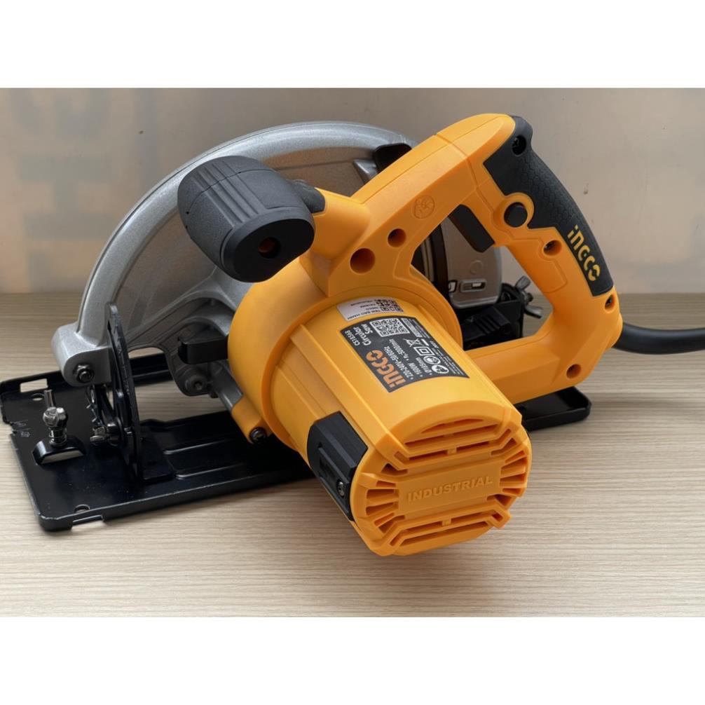 Máy Cưa Đĩa Tròn 1600W INGCO 185m CS18568 Cắt sâu và cắt nghiêng