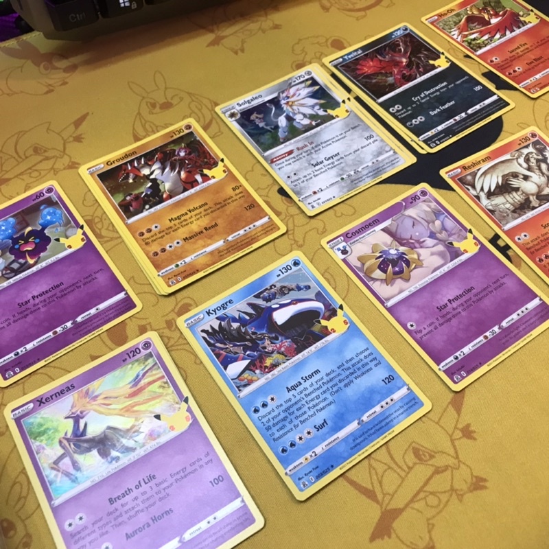 Thẻ bài lẻ Pokémon TCG 25th Anniversary Celebrations Elite Trainer Box