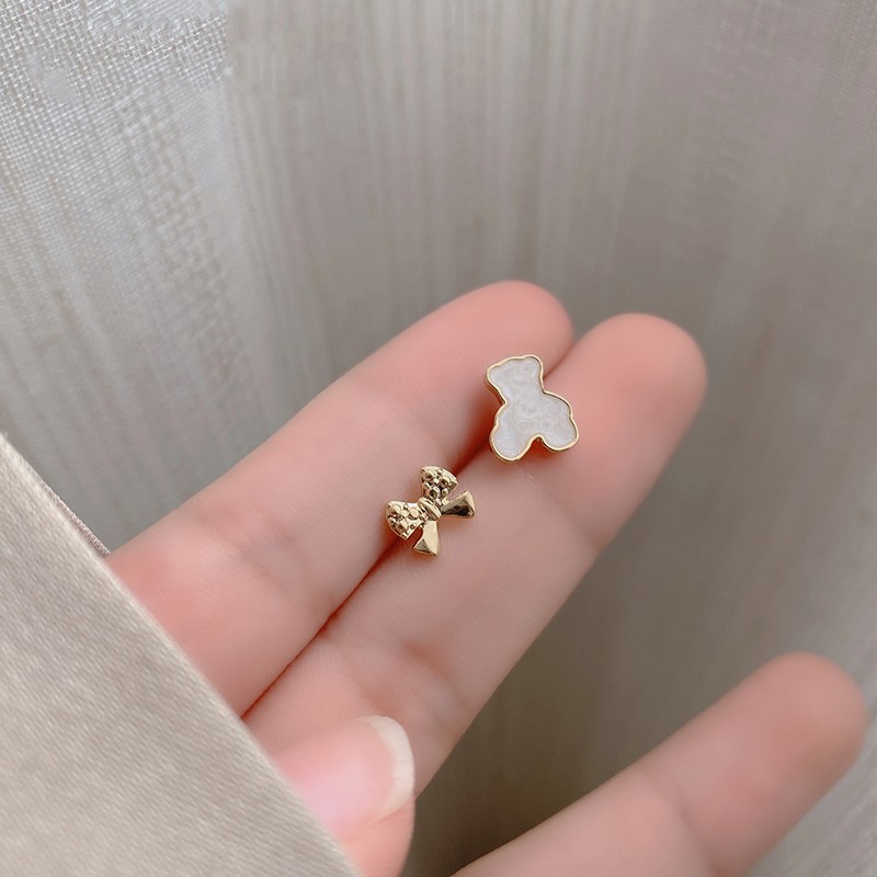 Bông tai gấu bất đối xứng đơn giản phong cách thời trang cá tính xu hướng 2021