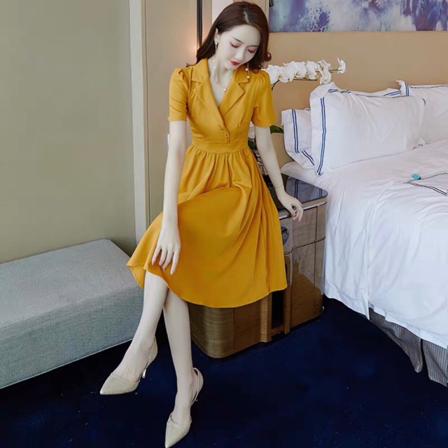 Đầm sơ mi vàng nghệ nút bọc