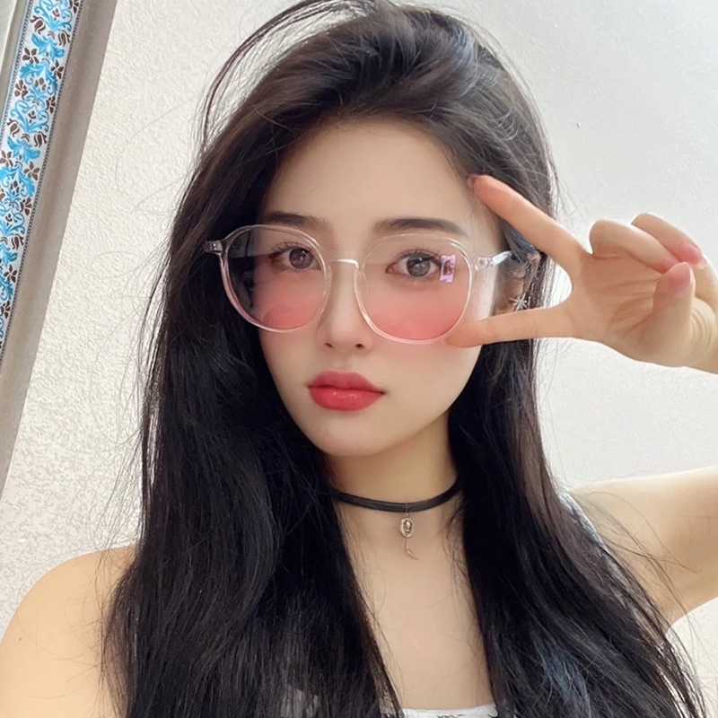 Kính mắt gọng vuông tròn to