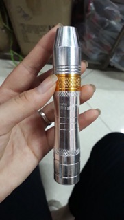 Đèn pin soi đá