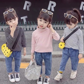 Áo thun kẻ cổ lọ