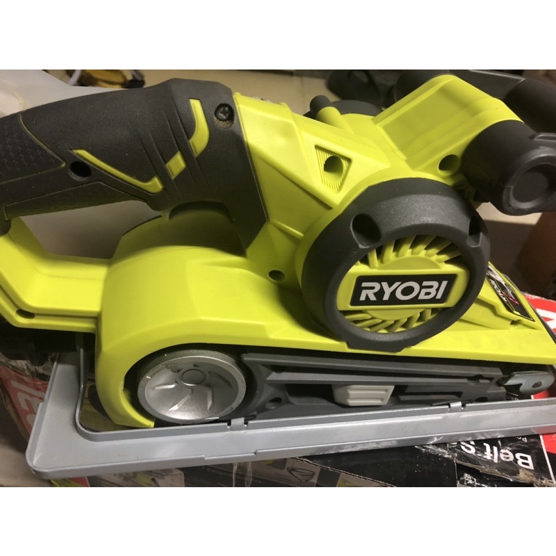 Chà nhám Tăng ( băng) Ryobi Ebs800v có điều tốc