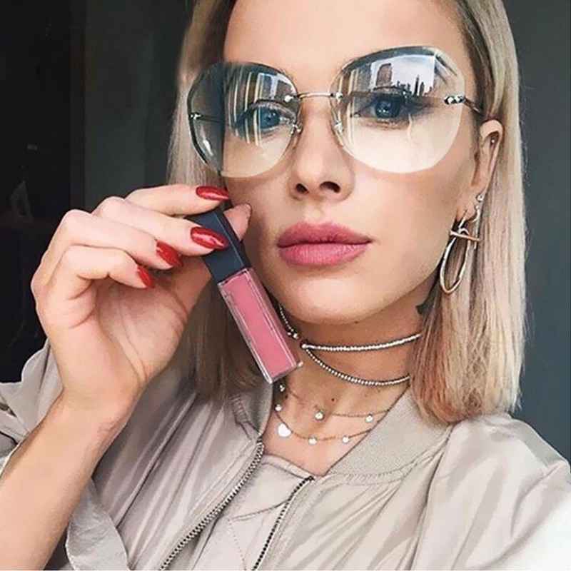 Kính râm nữ oversize tròng vuông không viền