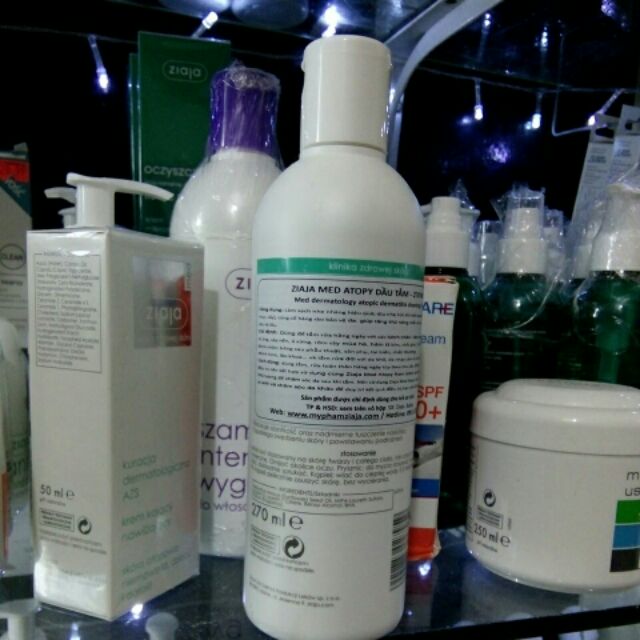 Dầu tắm dưỡng ẩm dịu nhẹ chuyên da liễu Ziaja Med Atopy | BigBuy360 - bigbuy360.vn