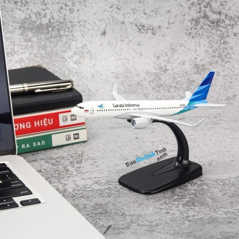 Mô hình máy bay Garuda Indonesia Airbus B737 16cm Everfly