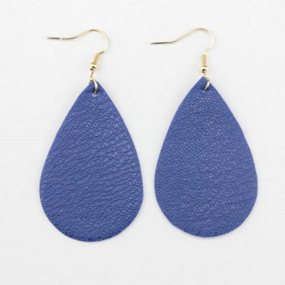 Hoa tai hợp kim phối da kiểu giọt nước với họa tiết da báo đầy cá tính