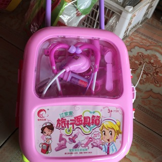 Bộ đồ chơi bác sĩ đứng trong Balô kéo