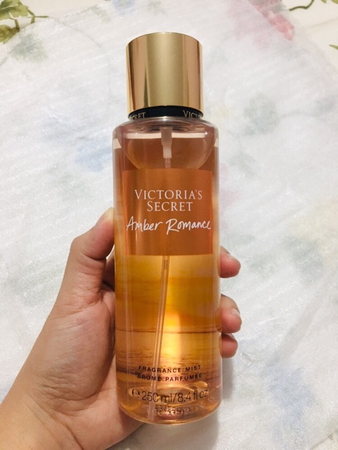 {Bill Mỹ} {Best Seller} Amber Romance Victoria's Secret VS Nước hoa Xịt thơm toàn thân hương nước hoa mẫu mới 250ml | BigBuy360 - bigbuy360.vn