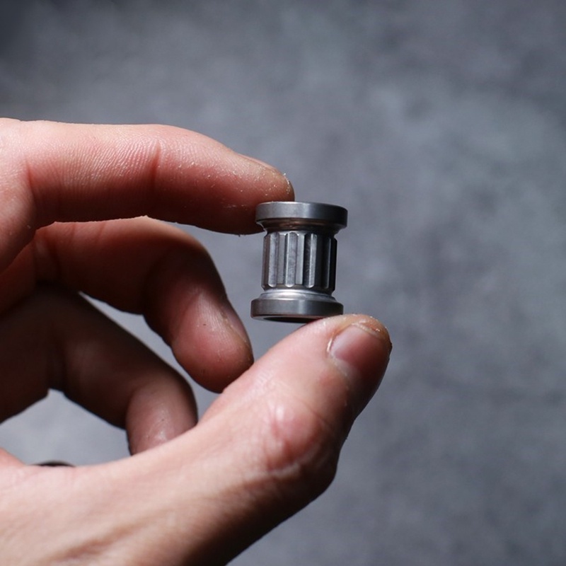 Kẹp giữ dây treo bằng hợp kim titan gắn đèn pin phong cách roman cổ điển