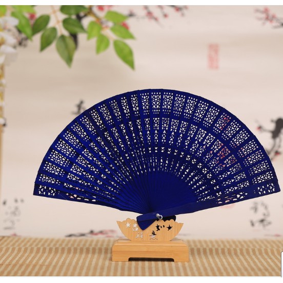 Quạt gỗ đàn hương dùng để trang trí oản, trang trí ngày tết và làm đạo cụ chụp ảnh