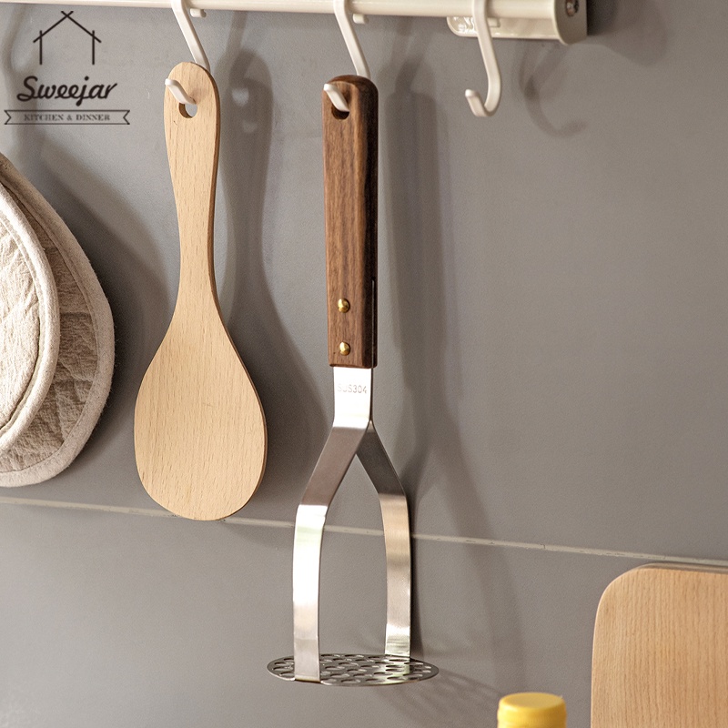Dụng cụ nghiền đồ ăn SWEEJAR bằng thép không gỉ và tay cầm bằng gỗ tiện lợi