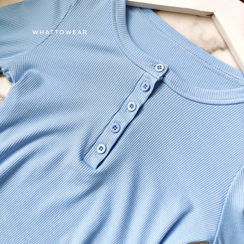 Áo croptop tay dài thun gân mịn cài nút vạt bầu