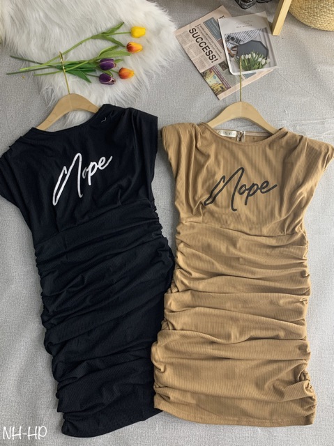 VÁY LEN HỞ LƯNG NHÚM EO MÔNG SIÊU SANG | BigBuy360 - bigbuy360.vn