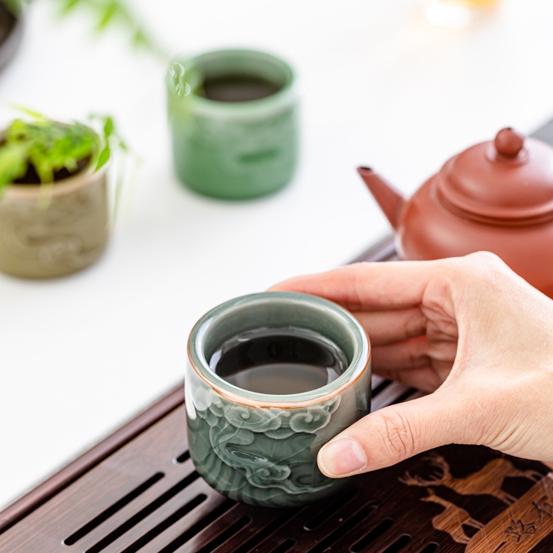 Chén Sứ Men Ngọc Họa Tiết Nổi 3D Dùng Thưởng Trà (Dung Tích 80 ml)