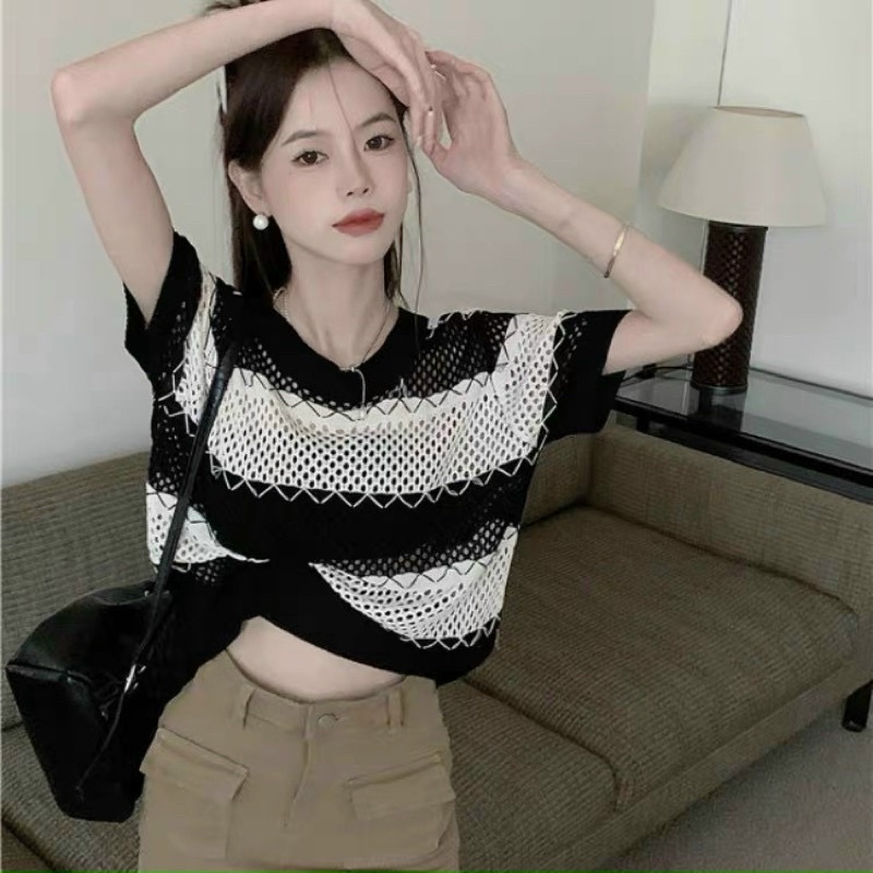 Áo Len Đan Lưới Cổ Tròn Sọc Ngang Đen Trắng Dáng Lửng