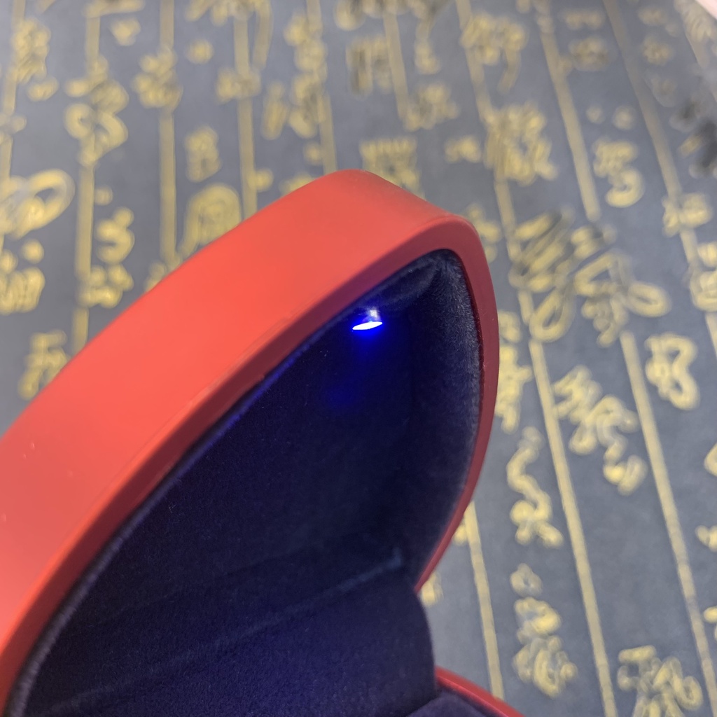 Hộp đựng nhẫn Trái tim có đèn Led