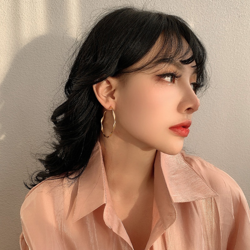 Khuyên tai tròn phong cách Hàn Quốc