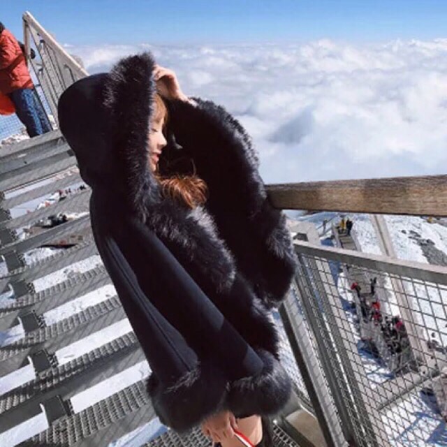 Áo choàng dạ viền lông