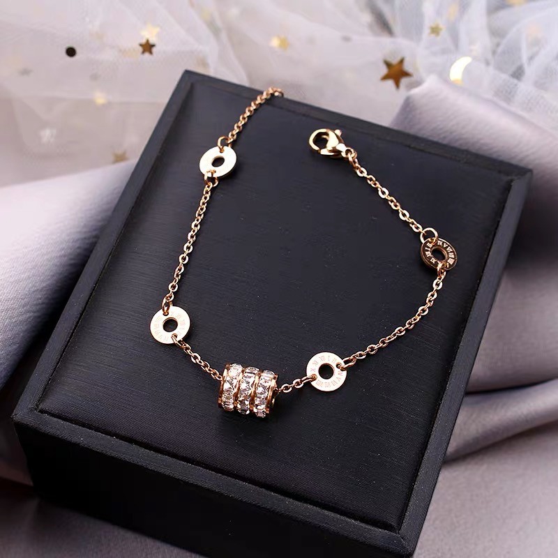 Vòng tay chất liệu thép titan mạ vàng hồng 18k đính đá zircon cỡ nhỏ sang trọng