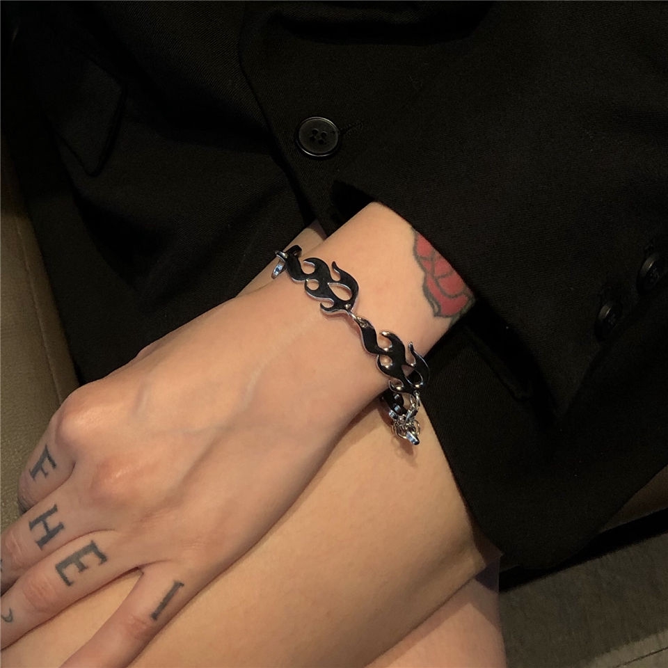 Vòng tay thời trang phong cách hip hop cá tính