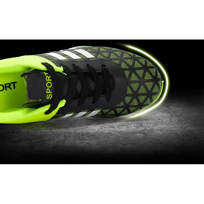 Giày đá bóng thời trang năng động cho bé | BigBuy360 - bigbuy360.vn