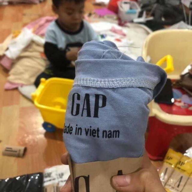 20 áo GAP.