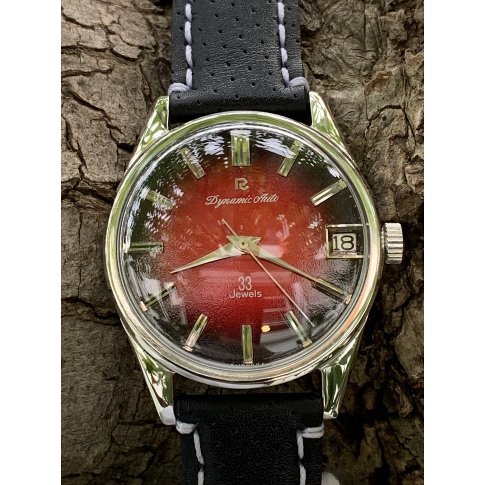 Đồng hồ nam Ricoh Dynamic auto 33 jewels, có ô cửa lịch, mặt màu đỏ, dây da màu đen của Nhật