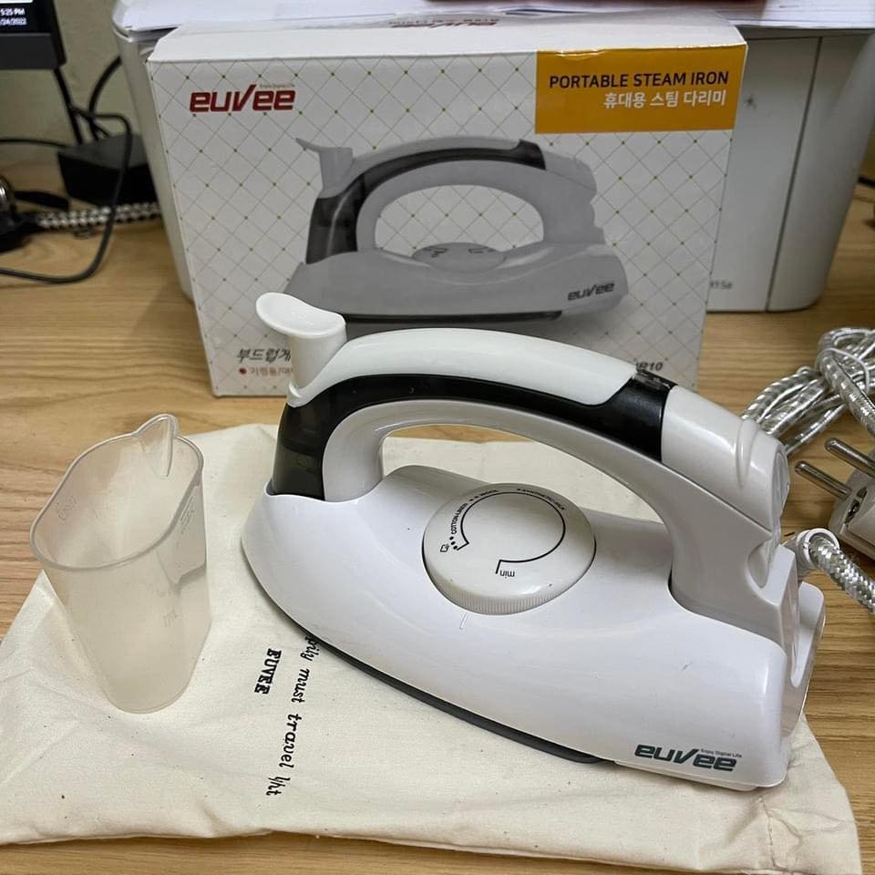 Bàn là ủi hơi nước mini EUVEE của Hàn Quốc