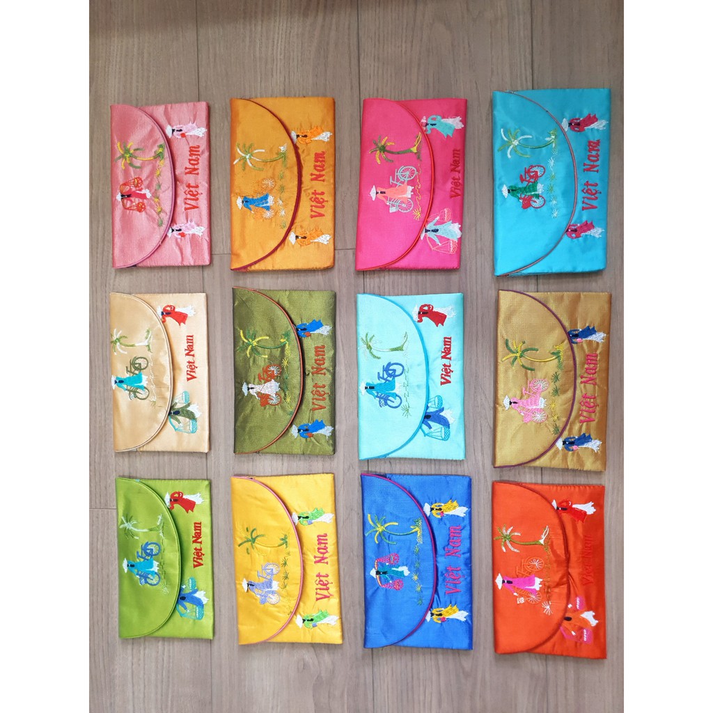 Ví lưu niệm cầm tay - Thêu áo dài