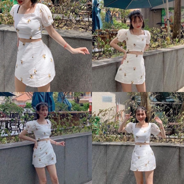 Set đồ gồm chân váy ngắn và áo croptop tay phồng hoạ tiết hoa nhí