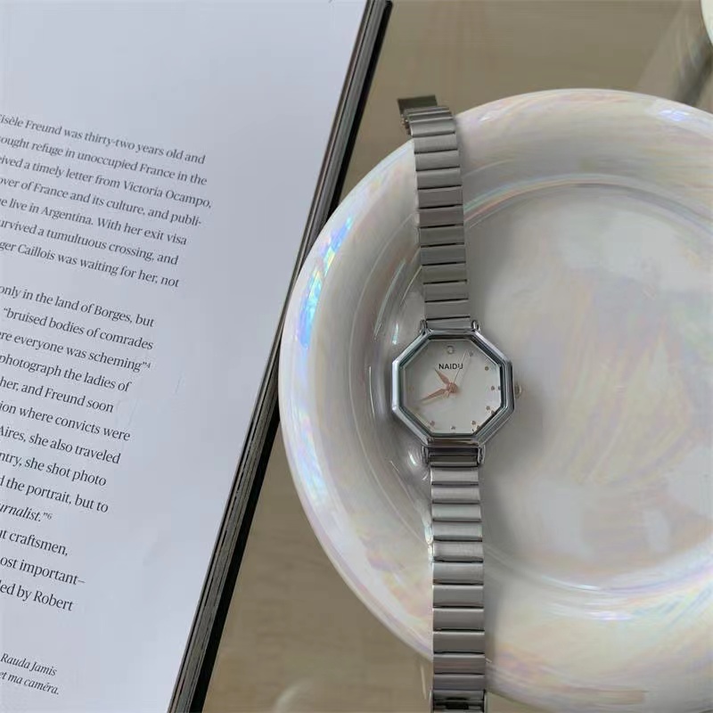 Đồng Hồ Analog Máy Quartz Mặt Đa Giác Dây Thép Không Gỉ Màu Bạc Sang Trọng Phong Cách Hàn Quốc Cho Nữ