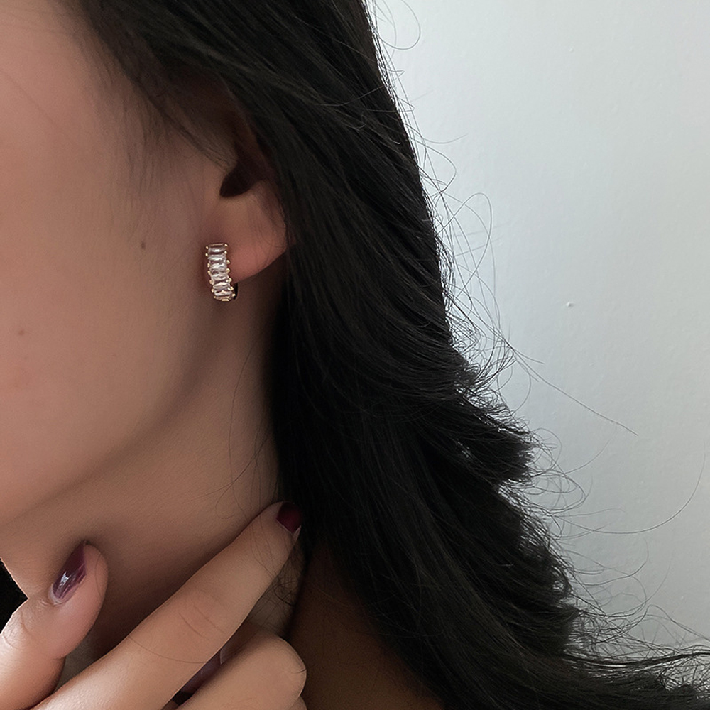 Cặp bông tai hình tròn thời trang cá tính dành cho nữ