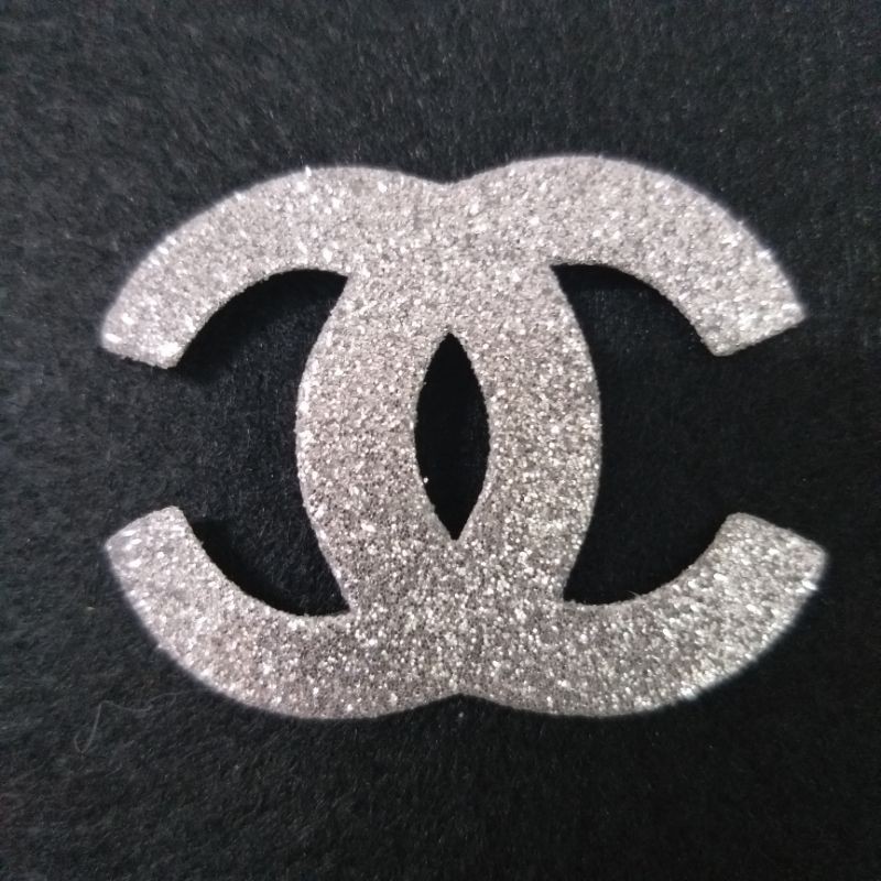 Logo hình ủi trang trí kim tuyến, chữ cao 2_5cm.