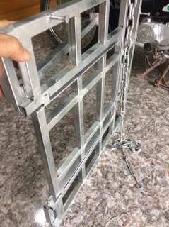 Giá chở hàng xe máy mở được yên