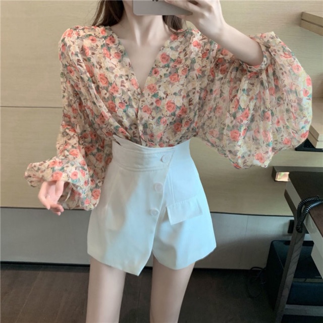 Áo voan hoa nhí cổ v tay phồng croptop tiểu thư