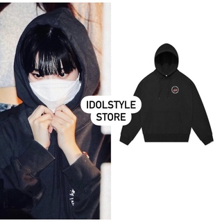 áo nỉ mũ cherry của Winter Aespa