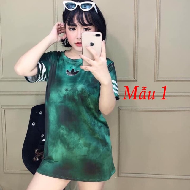 Áo phông dáng rộng chùm mông