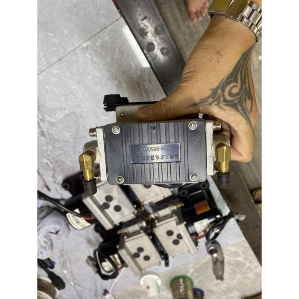 Bơm hút chân không phanh xe