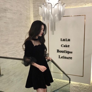 Váy đen cổ tròn mix voan