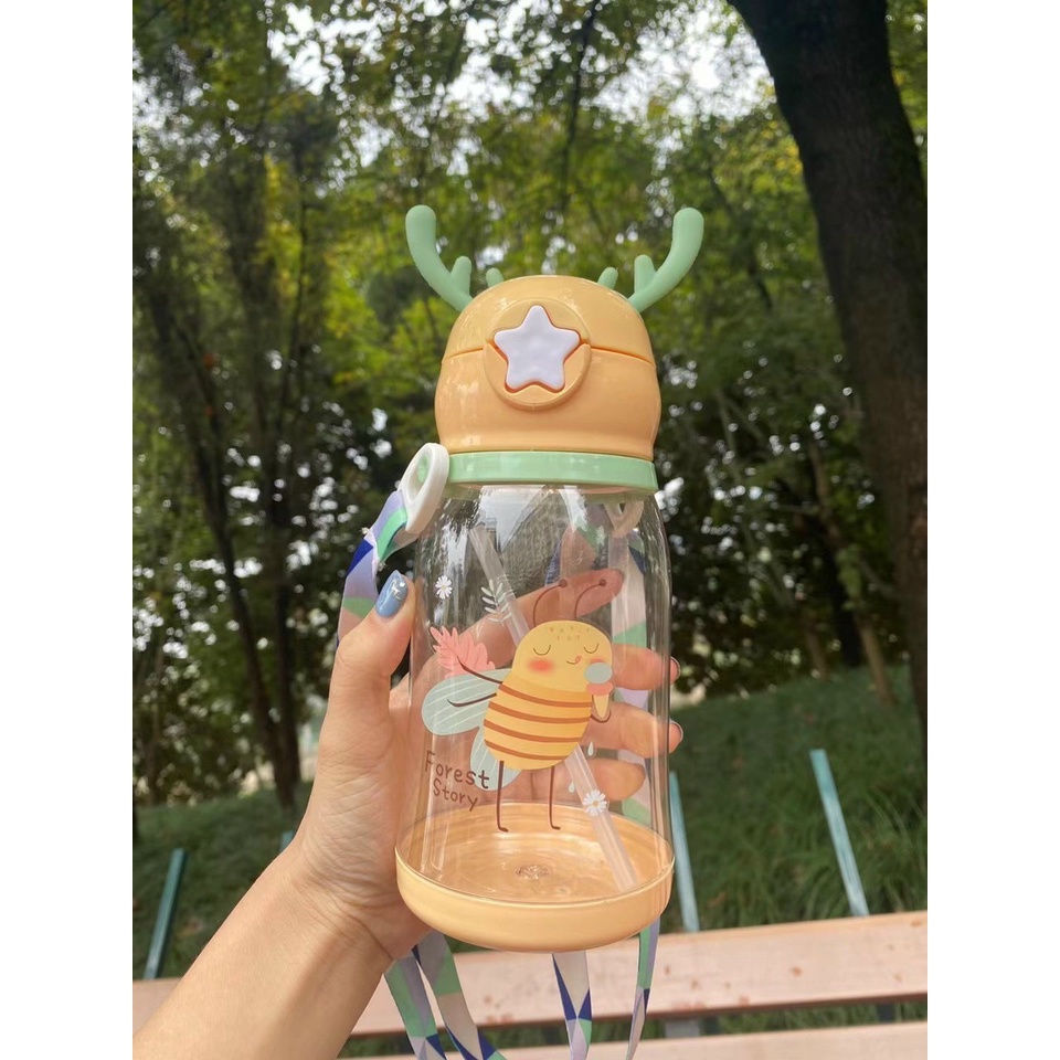 Bình nước cao cấp trẻ em 550ml có ống hút thiết kế gạc hươu dễ thương